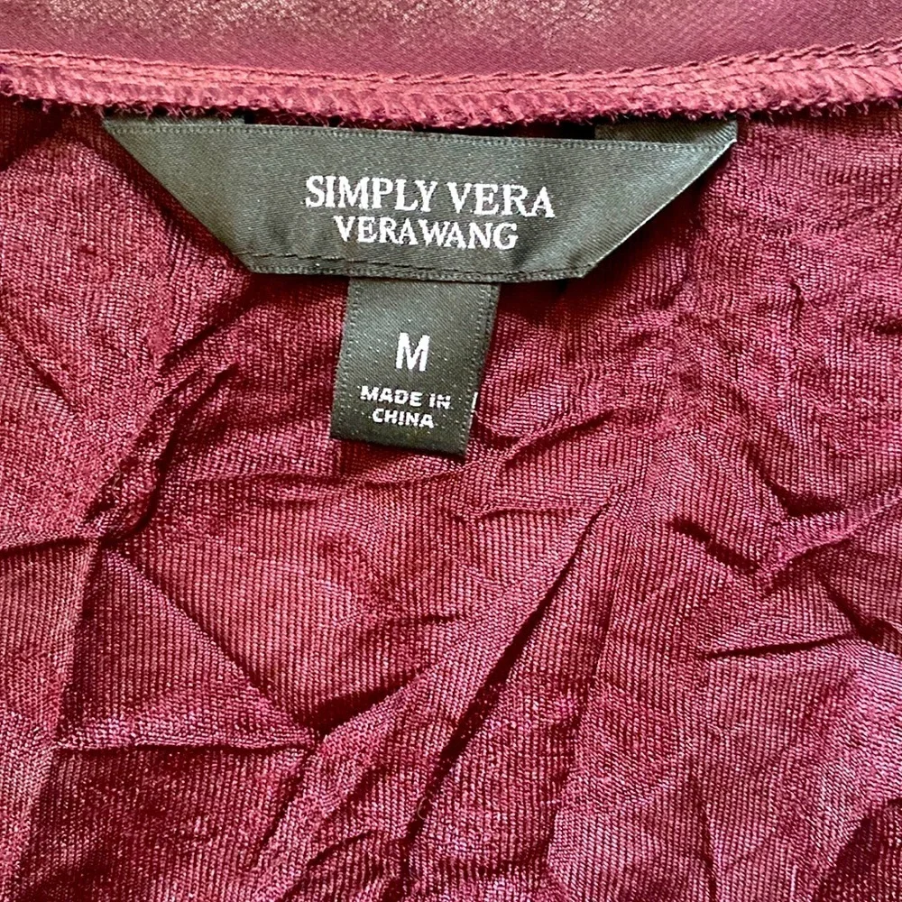 Adorable Simply Vera Wang top - Picture 2 of 3